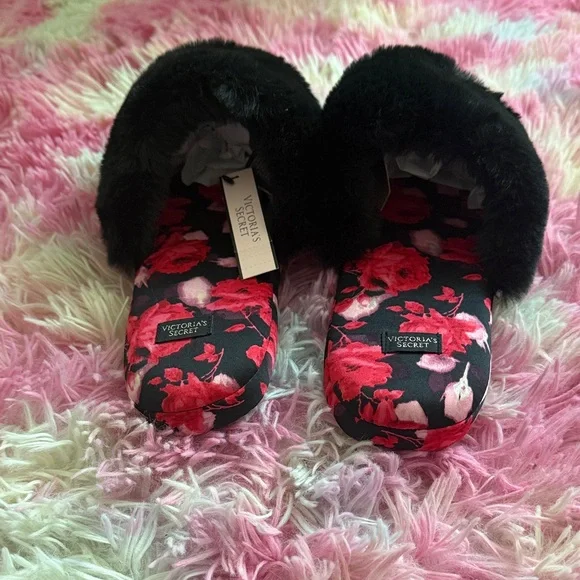 Victoria's Secret Red Floral and Black Fur Slippers ( size 7-8 ) - Picture 3 of 4